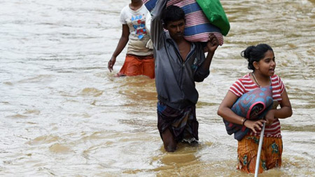 Người dân Sri Lanka phải di dời do đợt lũ lụt nghiêm trọng nhất trong lịch sử nước này kể từ tháng 5/2003.
